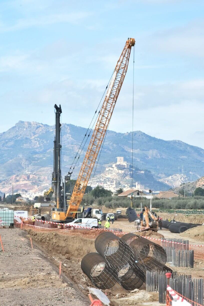 Las obras del AVE que se desarrollan en la pedanía de Tercia se producirán cortes de tráfico en diferentes puntos de los caminos de servicio de esta zona.