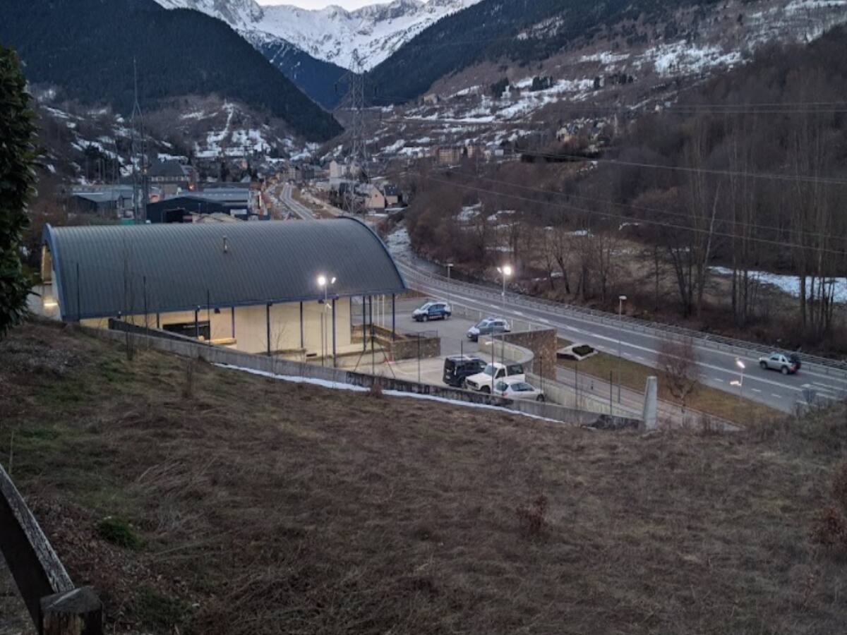 Els Mossos d’Esquadra detenen quatre persones per amenaces i robatori violent en una casa de Bossòst