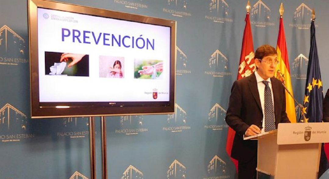 El consejero de Salud comparece en la sede el gobierno regional