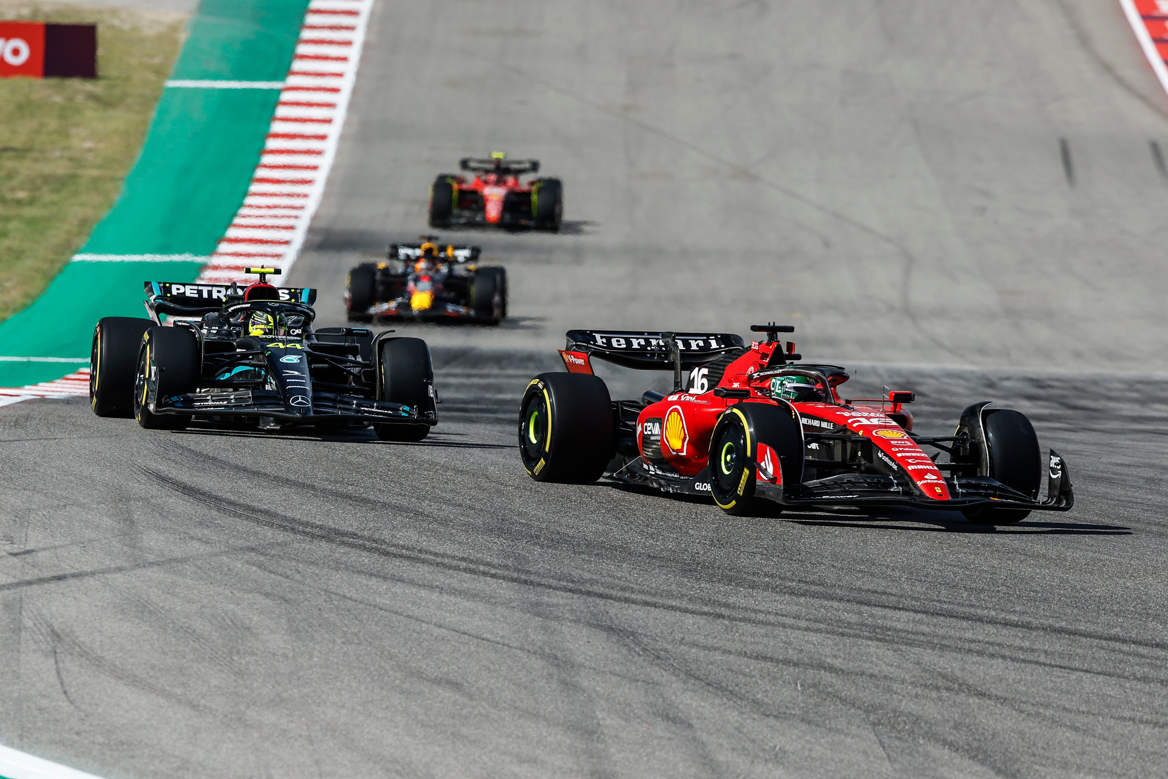 Leclerc y Hamilton durante el último Gran Premio de F1.