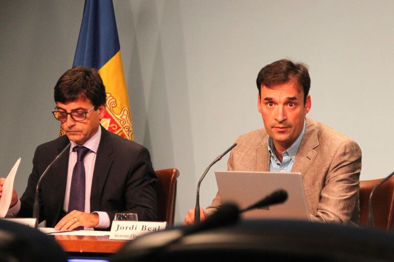 El ministre portaveu, Jordi Cinca, i el secretari d'Estat d'Esports, Jordi Beal.