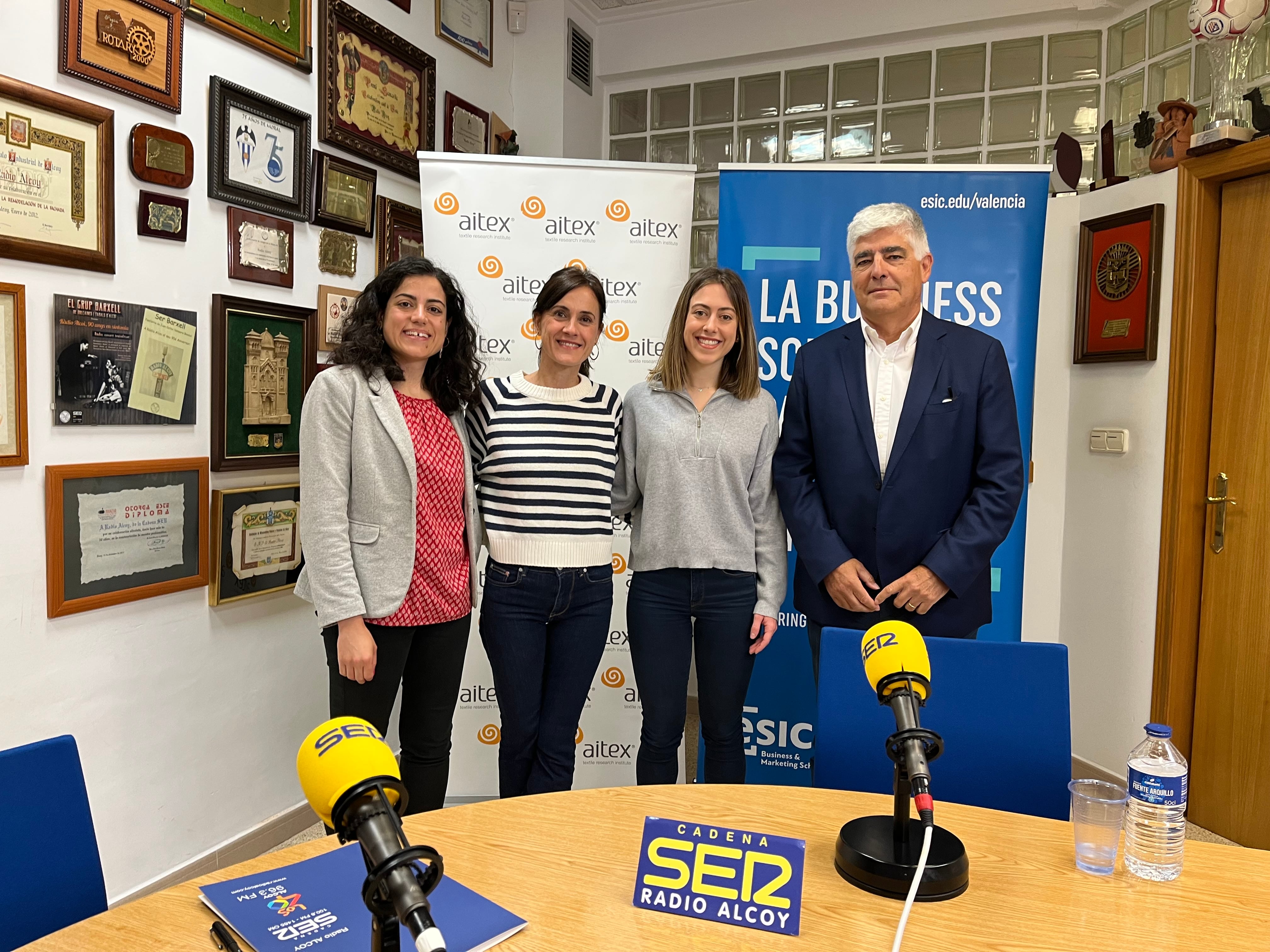 Maribel Vicedo, periodista; Carolina Verdú, responsable de Proyectos en ESIC; Beatriz Doménech, responsable de Departamento Institucional & RSC de Aitex y Francisco Jover, CEO del Grupo Jover.