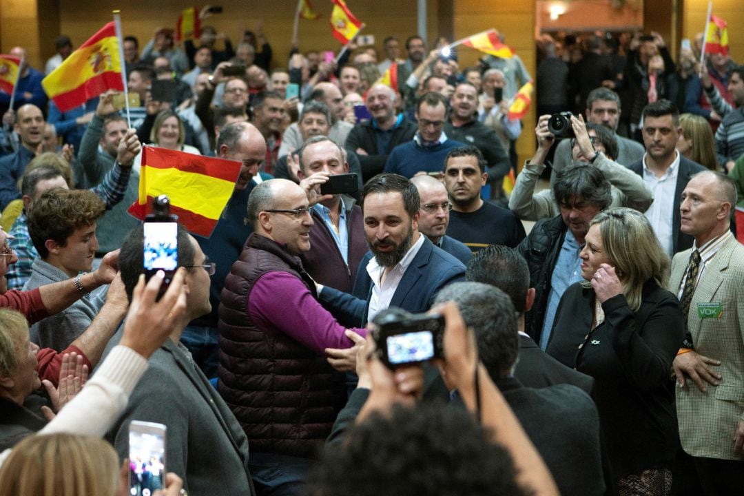 El presidente de Vox, Santiago Abascal (c), a su llegada al acto público que el partido celebra hoy en Teruel