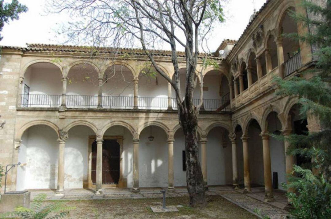 Patio del Hospital de los Honrados Viejos de El Salvador