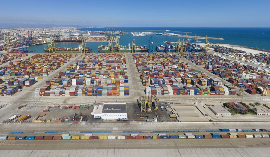 Panorama de los Muelles Comerciales de València