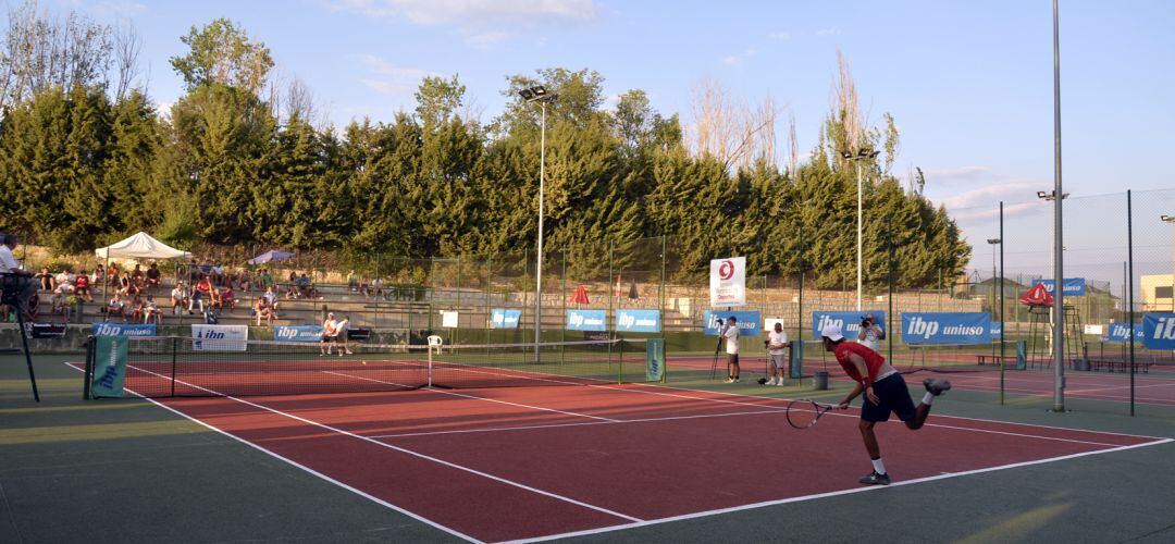 Pista de tenis municipal