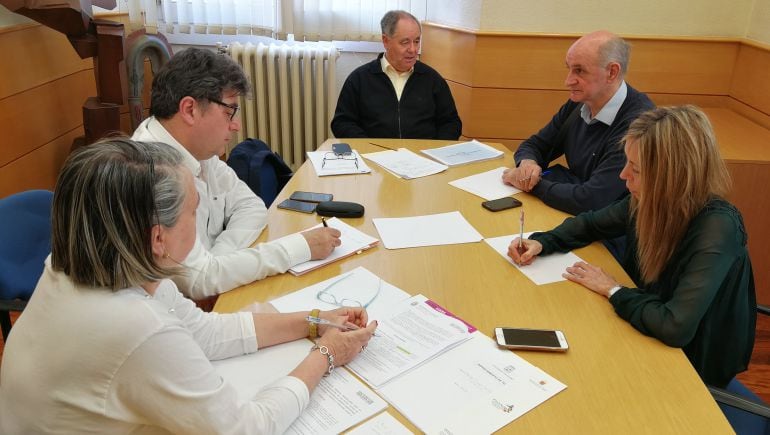 Reunión entre el Ayuntamiento y el Cabildo de Palencia