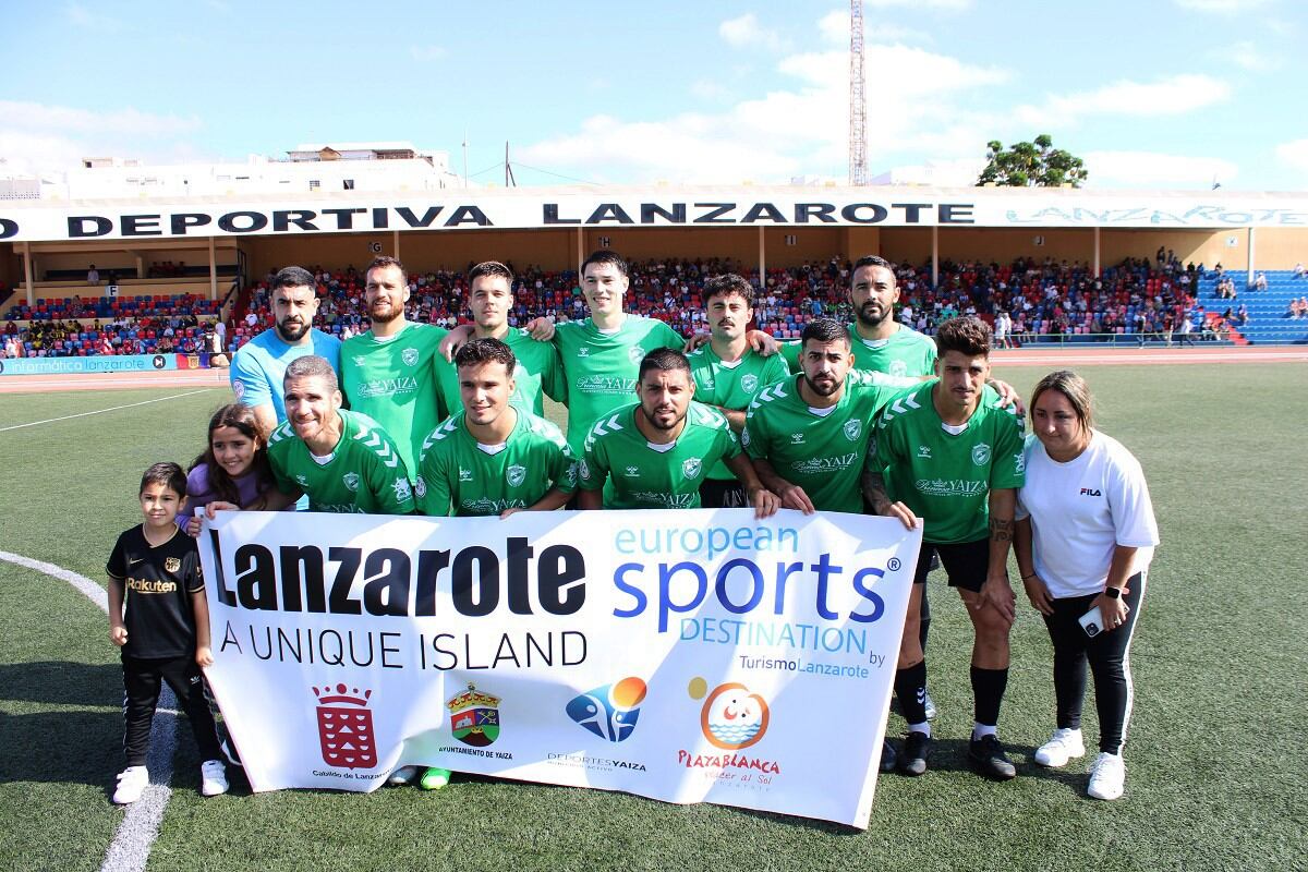 Equipo inicial del Unión Sur Yaiza en el derbi lanzaroteño.