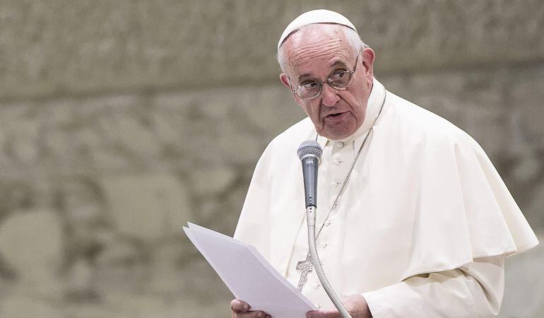 . Vatican City (Vatican City State (holy See)), 05/09/2015.- Pope Francis speaks during an audience in the Paul VI hall at the Vatican, 05 September 2015. Pope Francis greeted an estimated 5000 members of the Parish Evangelizing Cell movement in the Paul 