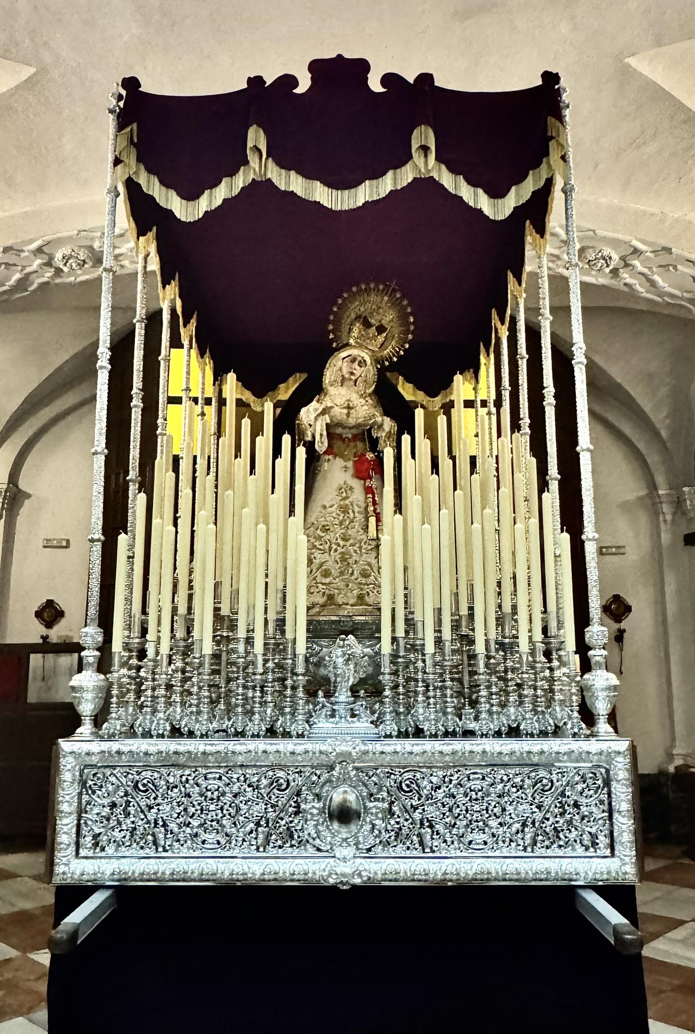 La Virgen Reina de Todos los Santos en su paso de palio. Foto M.A. Álvarez