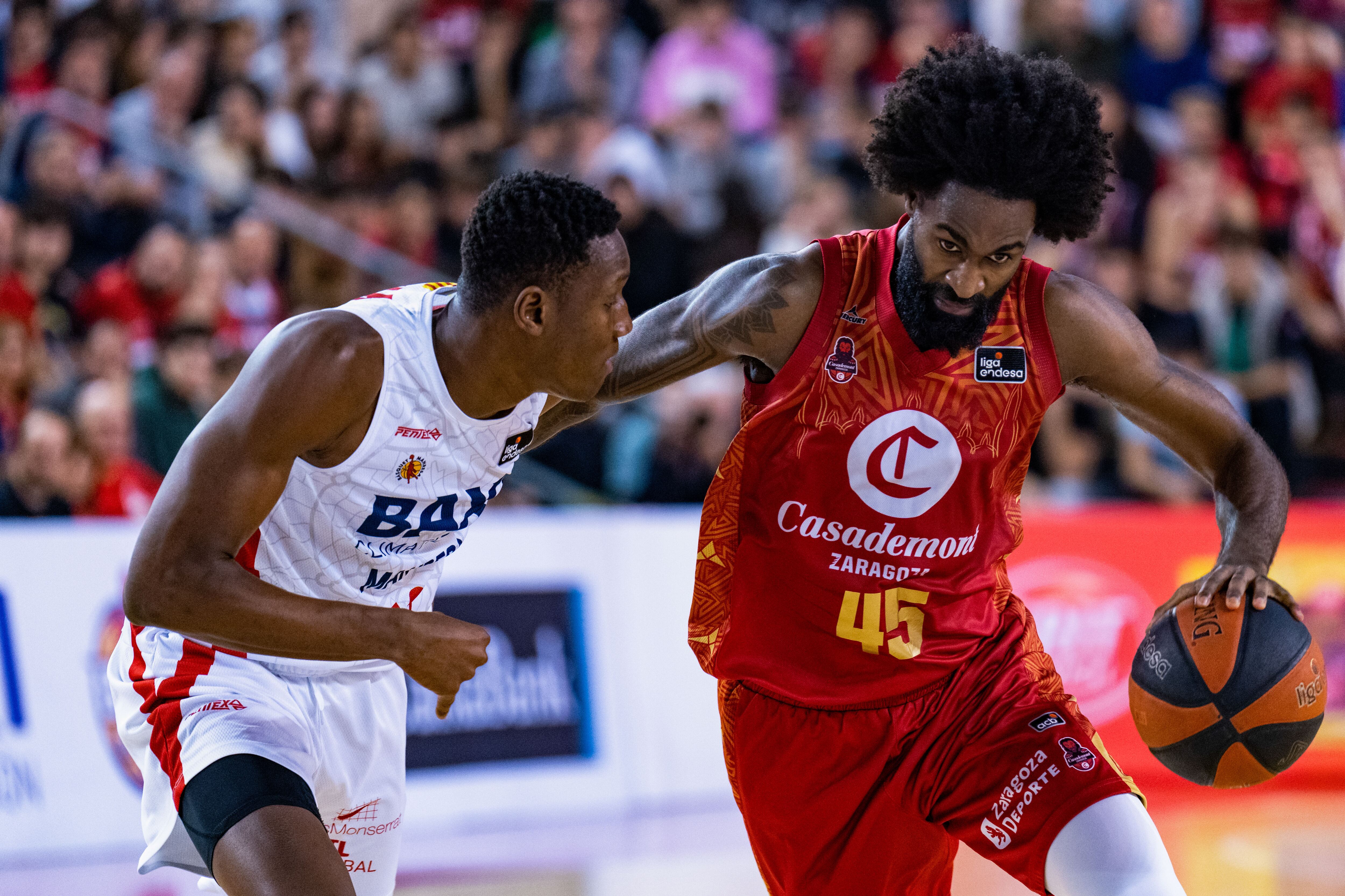 Howard Sant-Roos, durante el encuentro de la jornada 15 de la Liga Endesa entre el Baxi Manresa y el Casademont Zaragoza en el Pabellón Nou Congost de Manresa