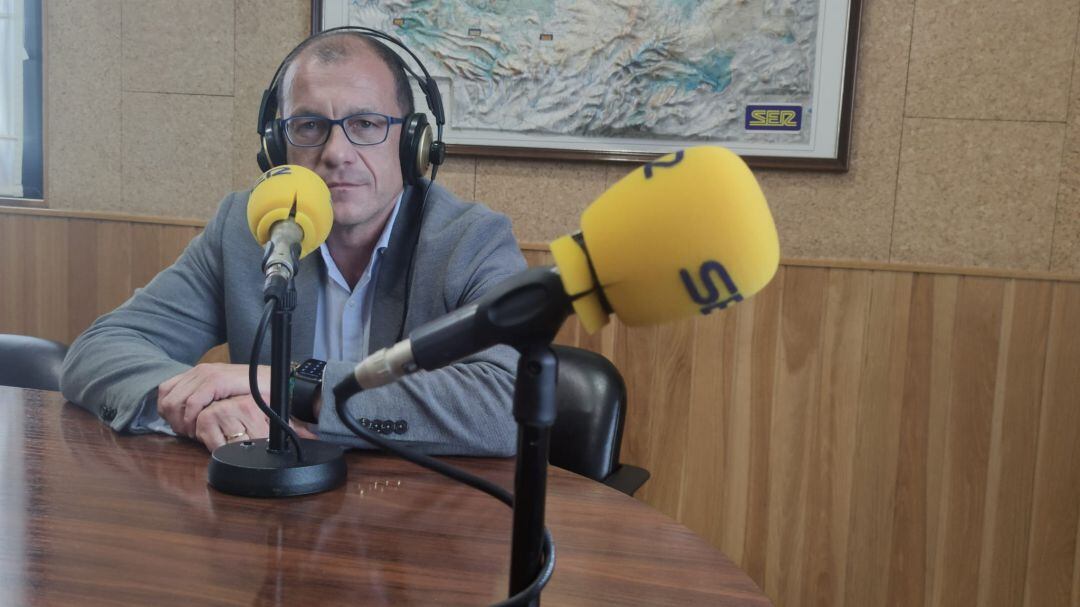 Mayordomo en los estudios de SER Cuenca