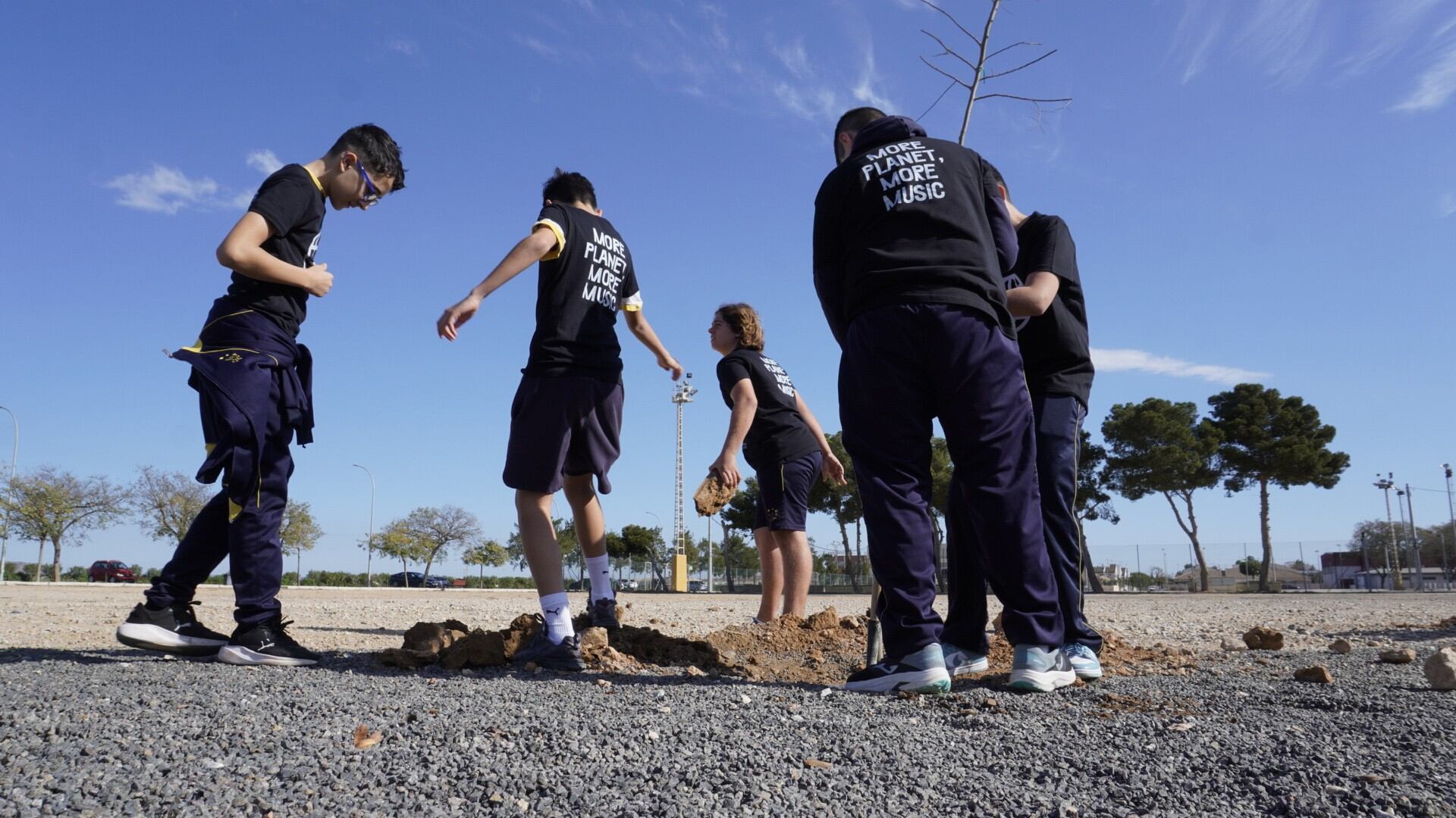 Plantación árboles Fan Futura Fest