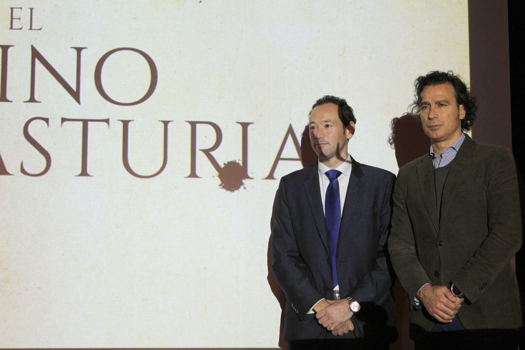 El Consejero de Presidencia, Guillerno Martínez, junto al Director General de la RTPA, Antonio Virgili, durante la presentación del documental