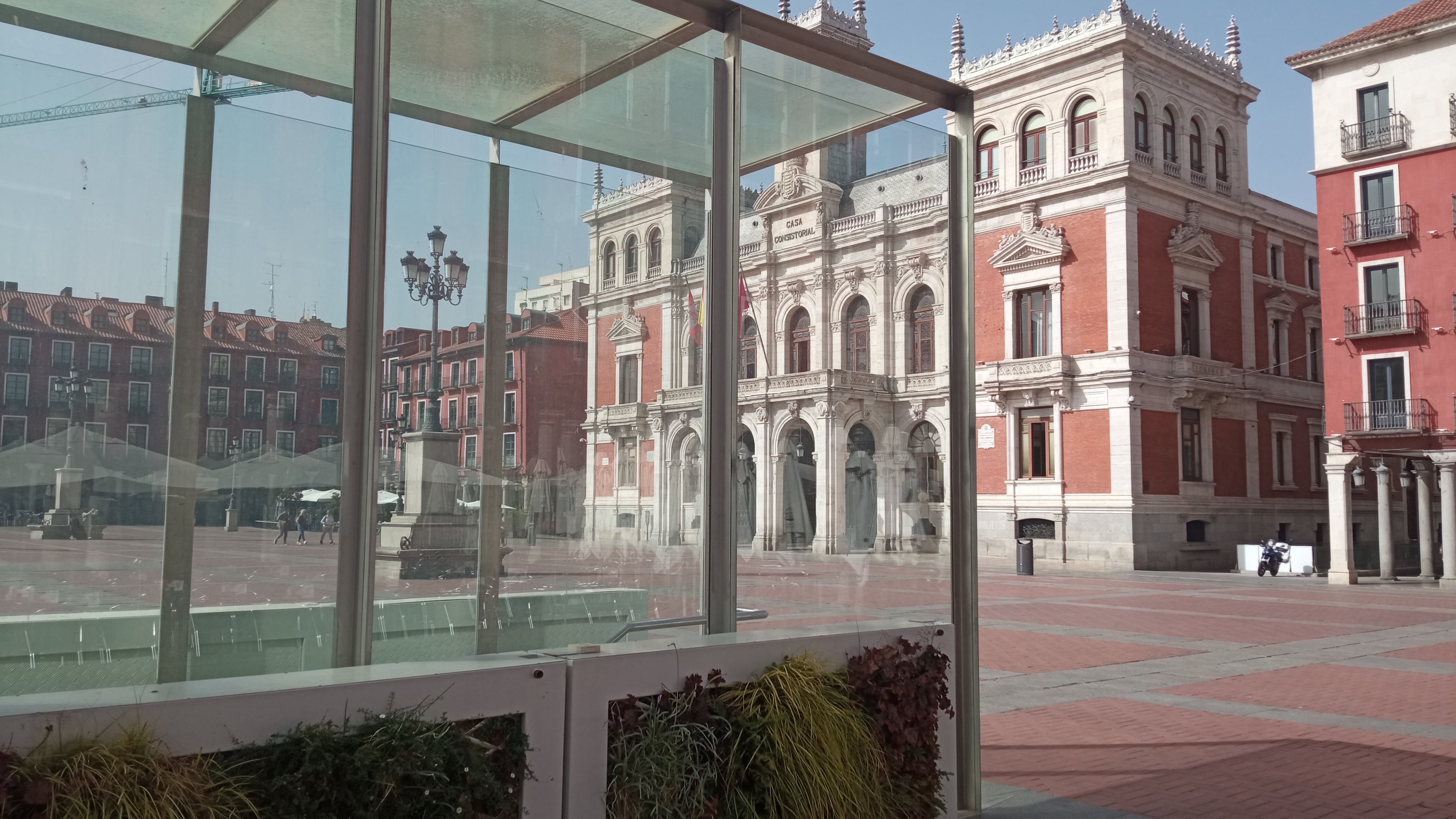 Acceso al aparcamiento subterráneo de la Plaza Mayor de Valladolid