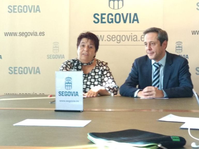 Clara Luquero, alcaldesa de Segovia  y José Bayón, concejal de Hacienda y de Desarrollo Económico, Empleo e Innovación