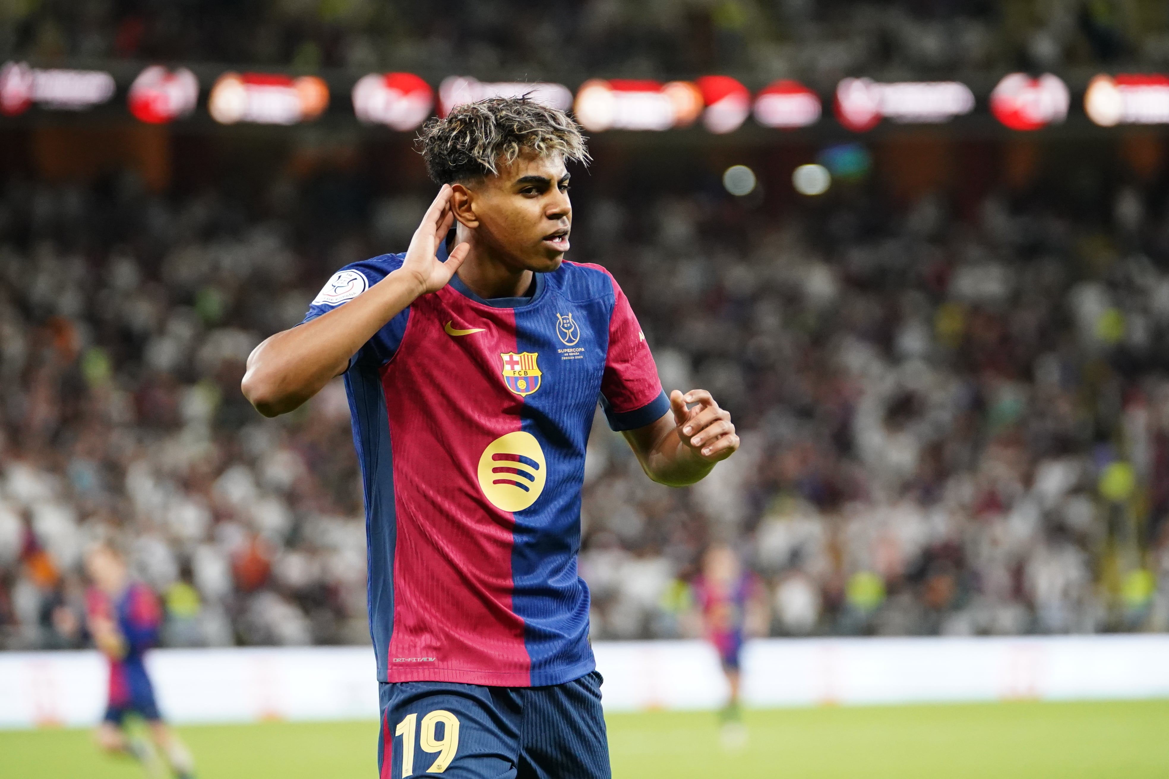 Lamine Yamal celebrano.