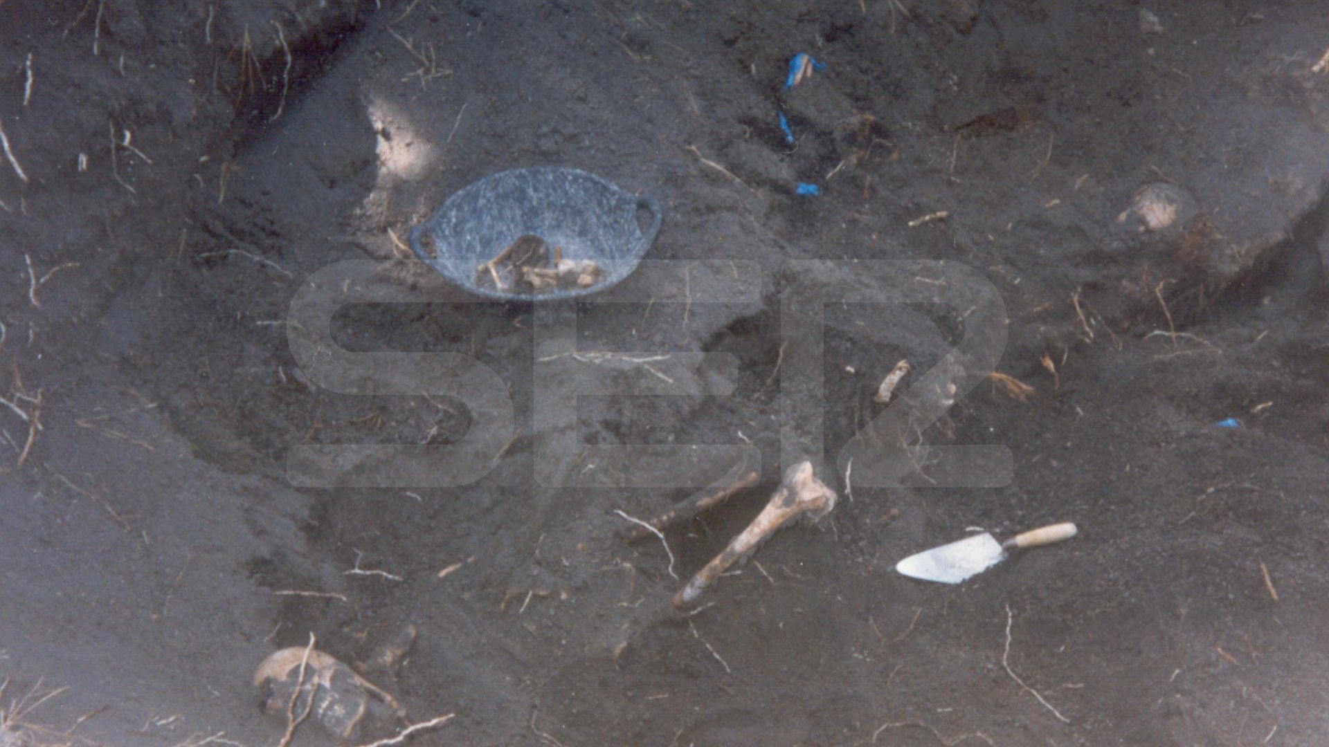 La búsqueda se hizo con útiles rudimentarios: una espuerta, un samuro, una cuchara y una guataca (cedida del archivo familiar)