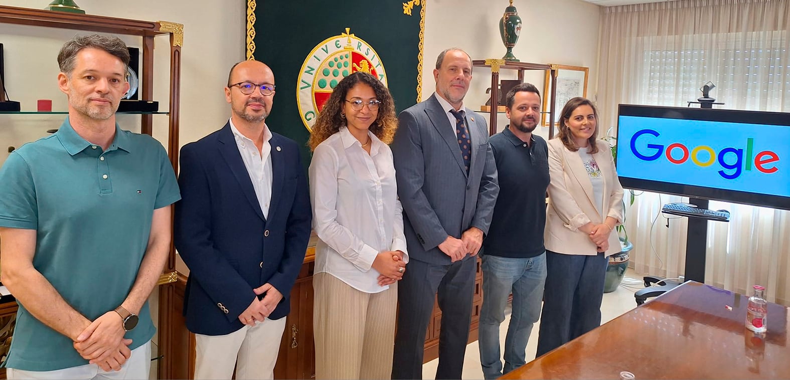 El Rector Nicolás Ruiz, junto con el Vicerrectorado de Formación Permanente, Tecnologías Educativas e Innovación Docente, mantiene una sesión de trabajo con la responsable de Google High Education EMEA, Eleonora Simeone.