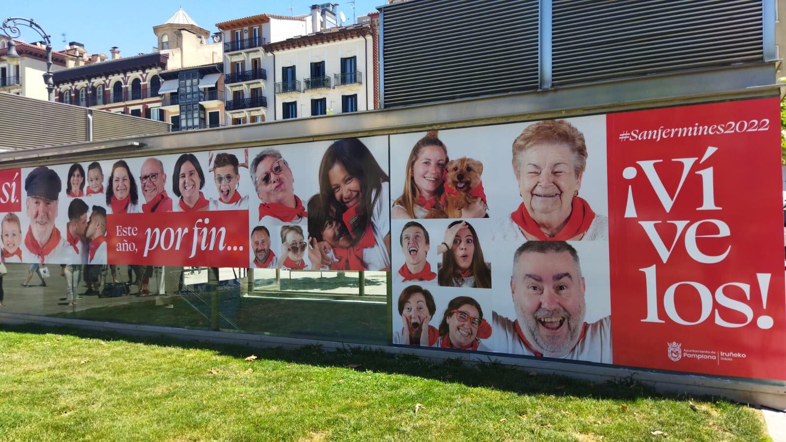 Las fotografías de 562 vecinos y vecinas de Pamplona, decoran las calles de la ciudad