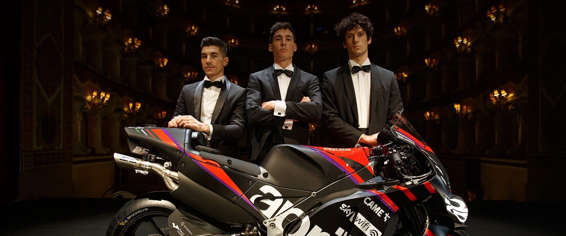 Maverick Viñales, Aleix Espargaró y Lorenzo Savadori, piloto del equipo Aprilia para el Mundial MotoGP 2022 con la nueva RS-GP 2022
APRILIA
10/02/2022