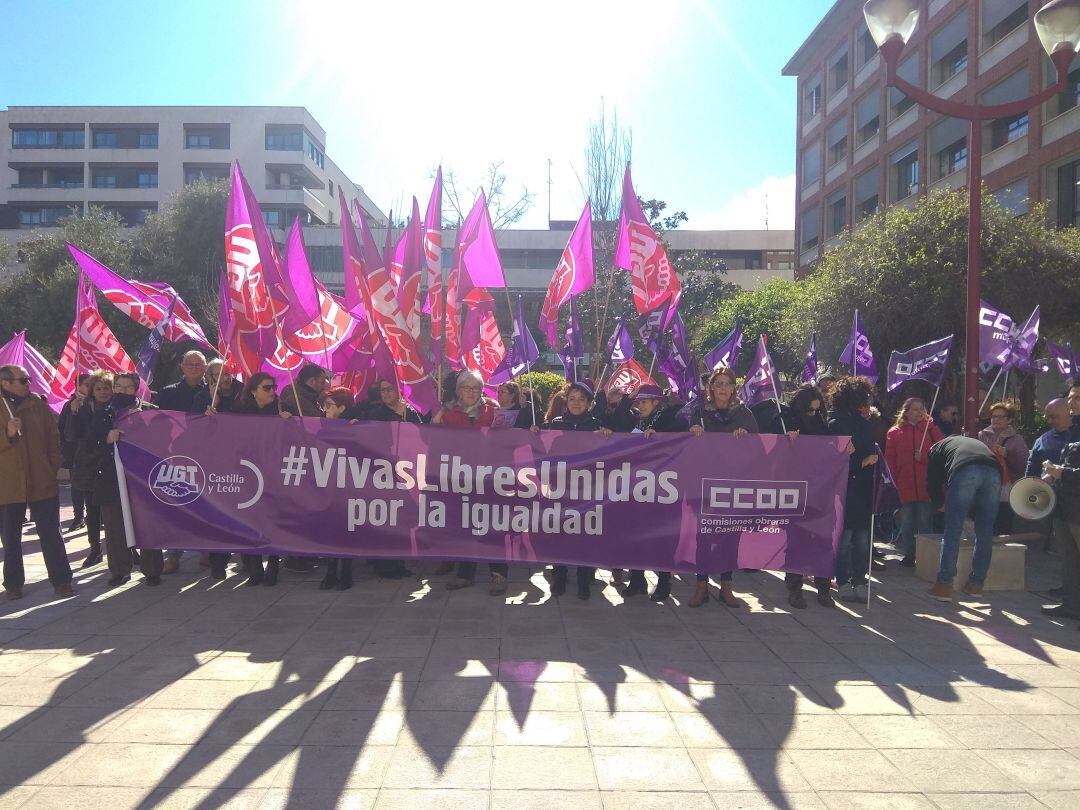 Concentración de los sindicatos con motivo del 8M, Día de la Mujer