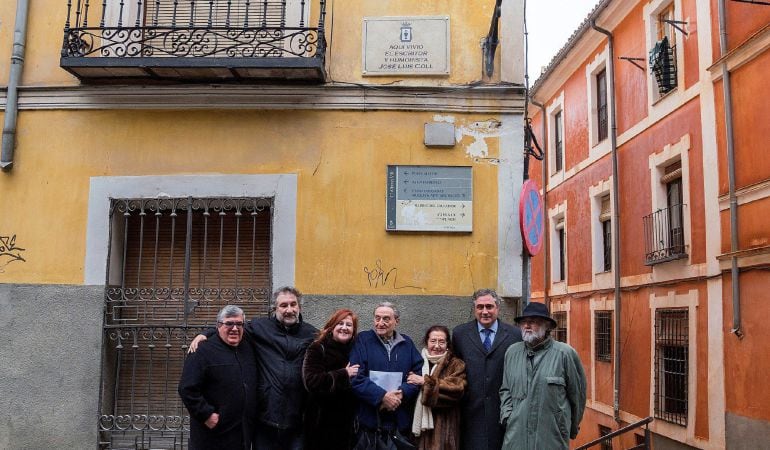 Amigos, familiares y autoridades han descubierto una placa en la casa en la que vivió Coll