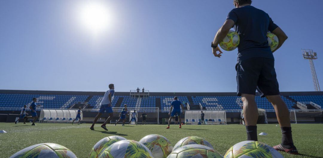 Imagen de un entrenamiento de la plantilla de la UD Ibiza