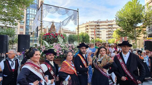 Los manchegos han posado con la Virgen de los Llanos