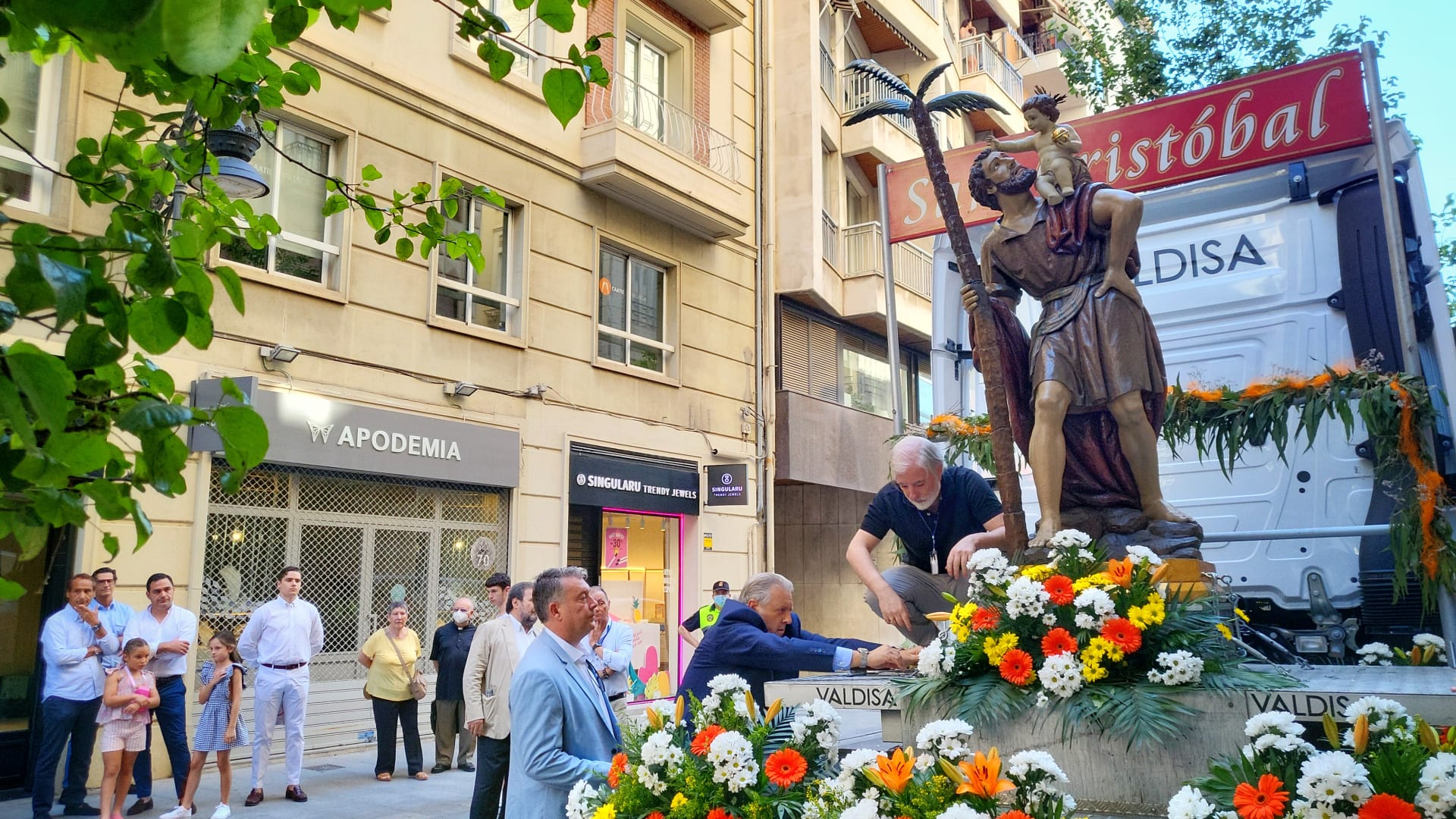 Imagen de la caravana de trasnportistas celebrada en València por la celebracion de san Cristóbal