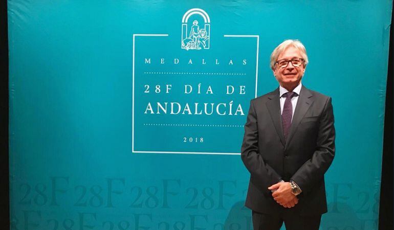 El doctor Guillermo Antiñolo recibió el miércoles el título de Hijo Predilecto de Andalucía