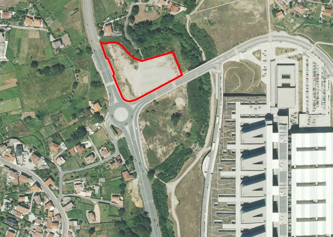 En rojo la parcela que el ayuntamiento quiere comprar a la Xunta de Galicia