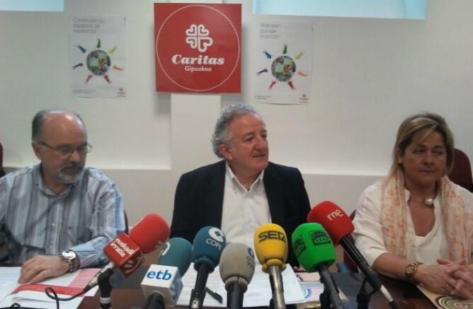 Xabier Andonegi, José Ramón Aramendi y Kontxi Elexpe, responsables de Cáritas