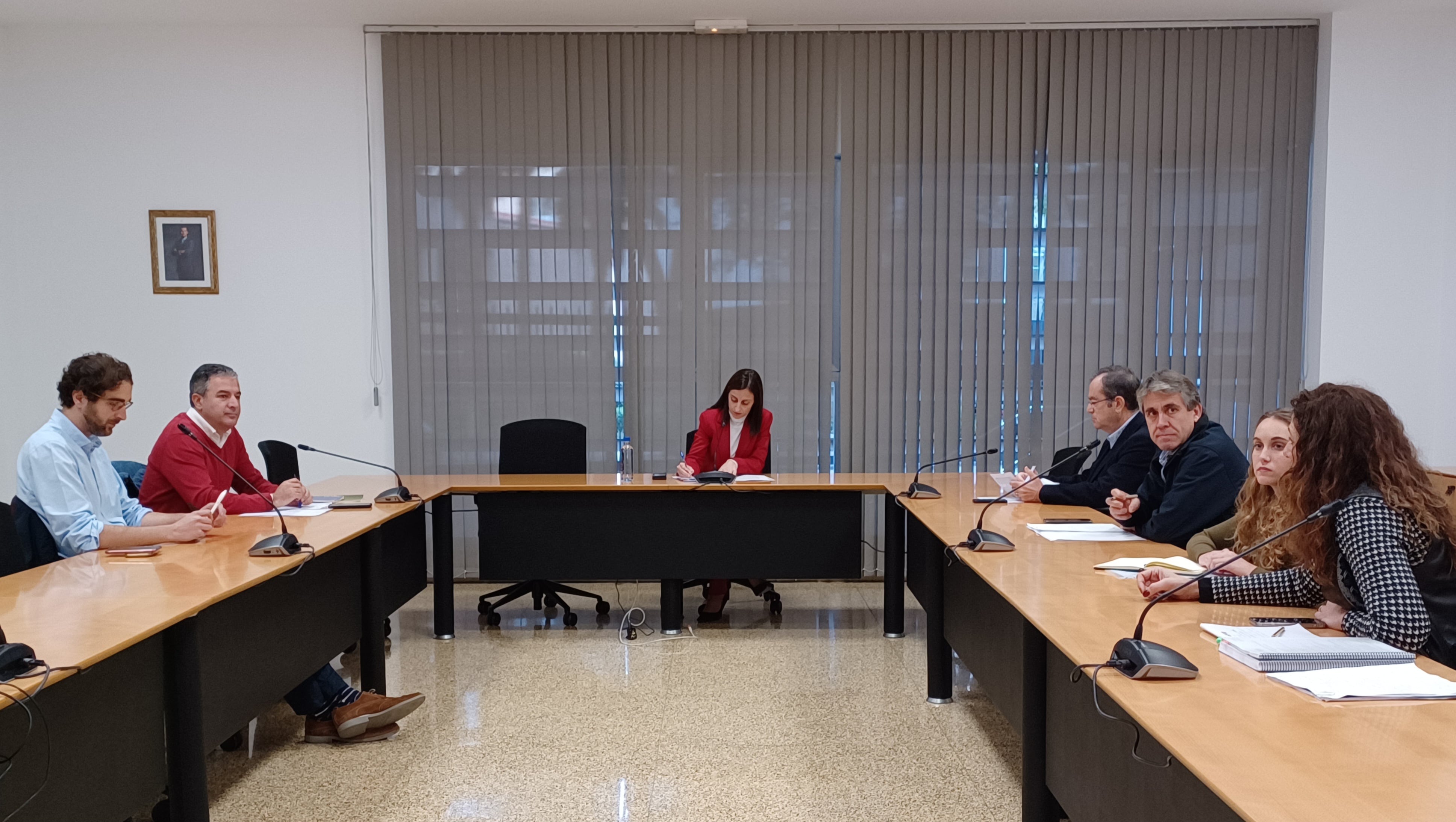 La directora general de Agricultura, Industria Alimentaria y Cooperativismo Agrario, María Remedios García, reunida con los representantes de Agrupal, Proexport, Apoexpa, Fecoam y Asemuplast