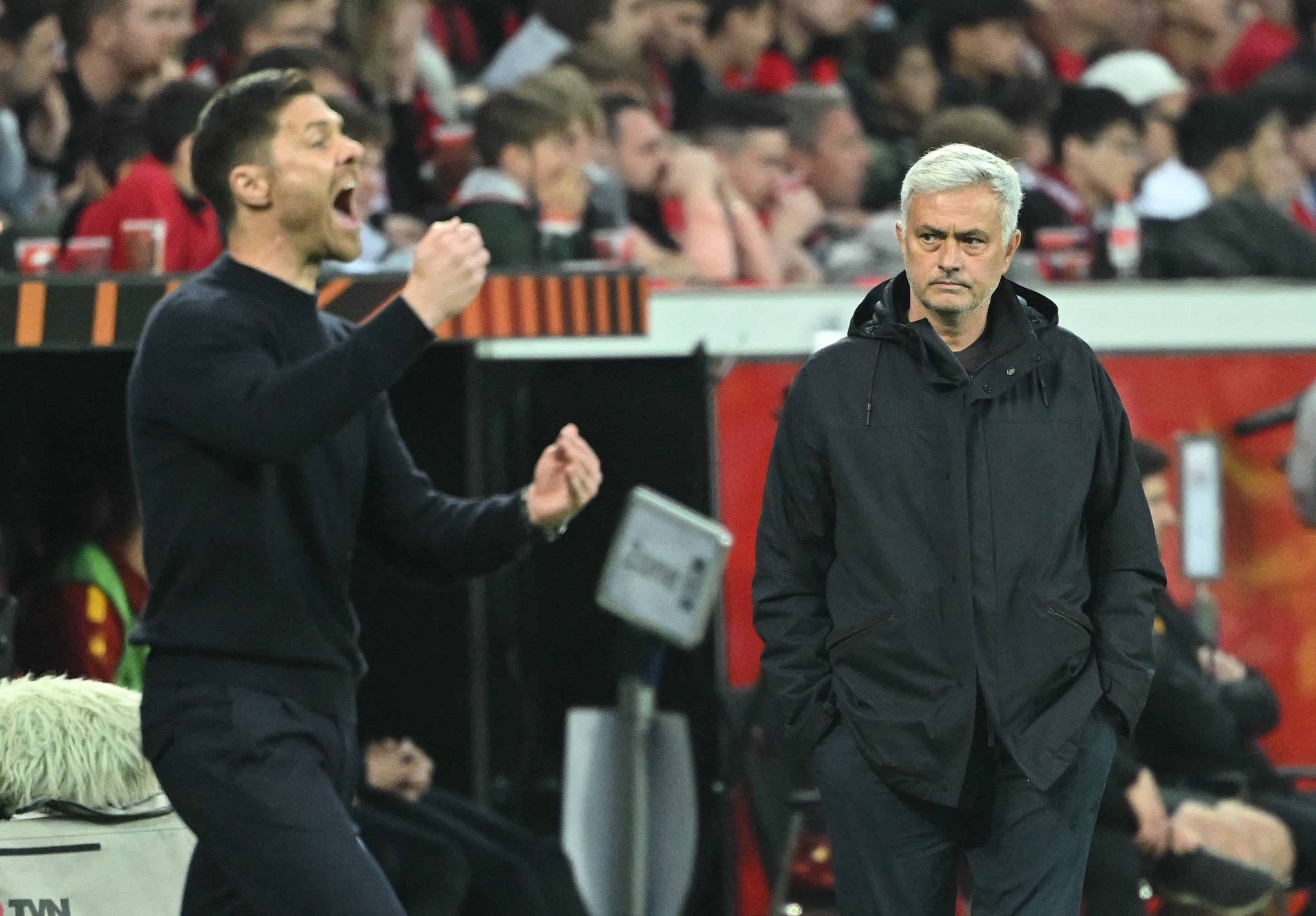 Xabi Alonso y José Mourinho, durante las semifinales de la pasada Europa League