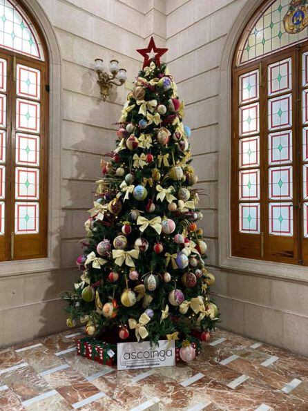 Árbol de Navidad en el Ayuntamiento de Gandia
