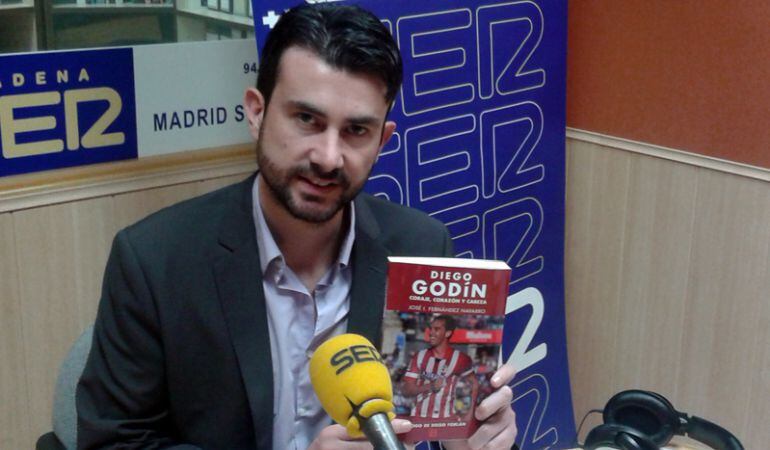 José Ignacio Fernádez es autor del libro &#039;Diego Godín: Coraje, corazón y cabeza&#039;.