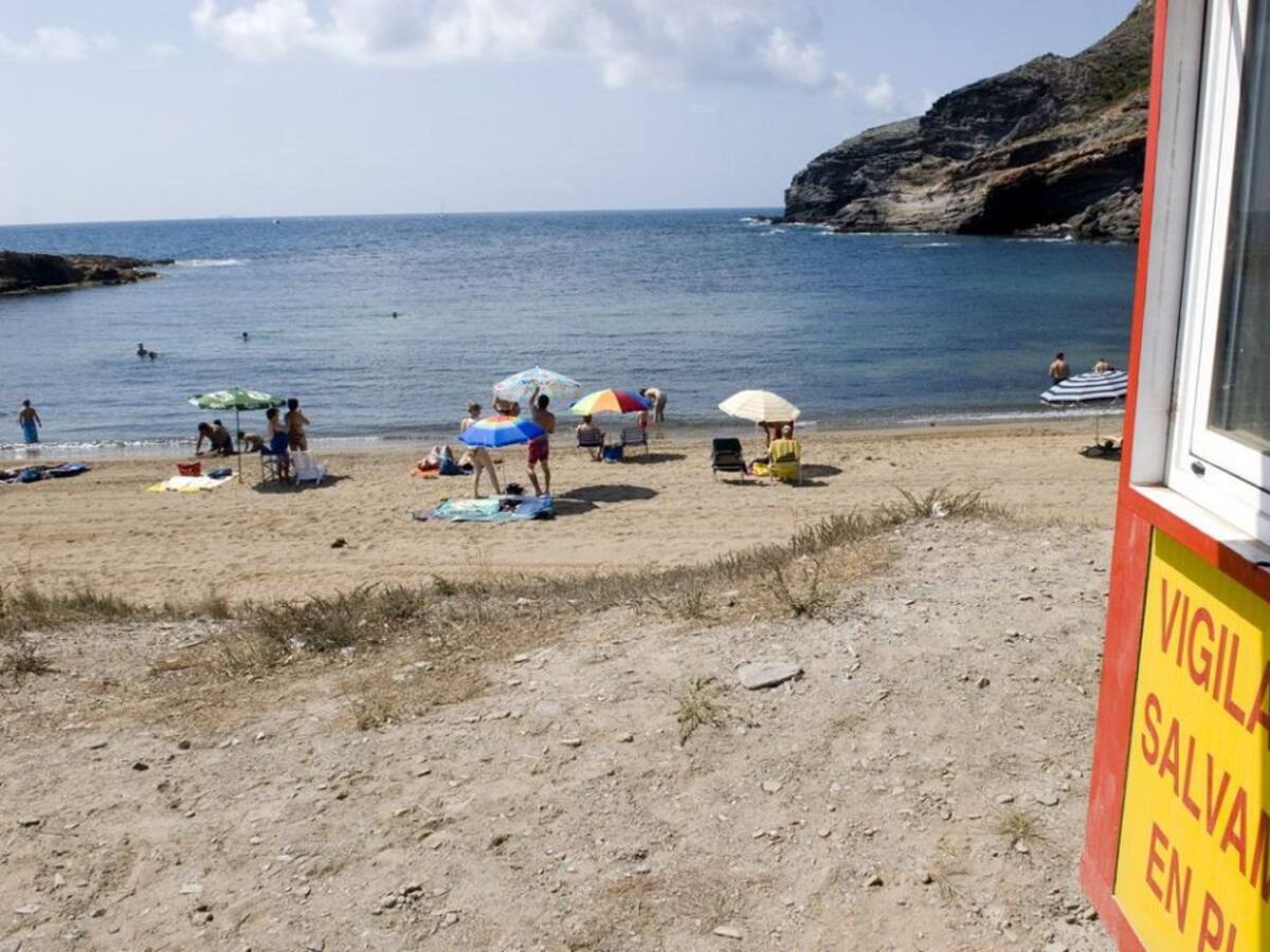 La playa de Cala Reona se cierra por obras de emergencia del nuevo colector de aguas residuales