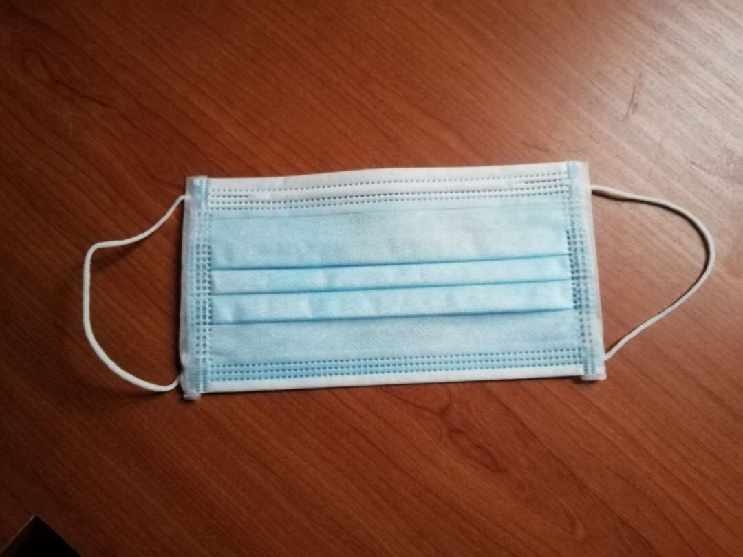 Una mascarilla quirúrgica