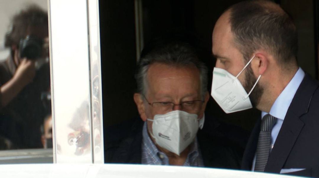 Foto de archivo del exvicealcalde Alfonso Grau saliendo detenido de su casa en mayo