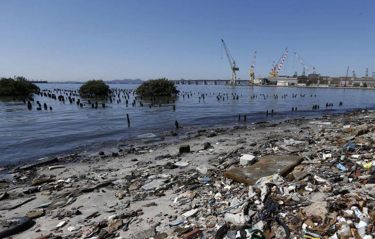 La Bahía de Guanabara dispone un estado visiblemente sucio