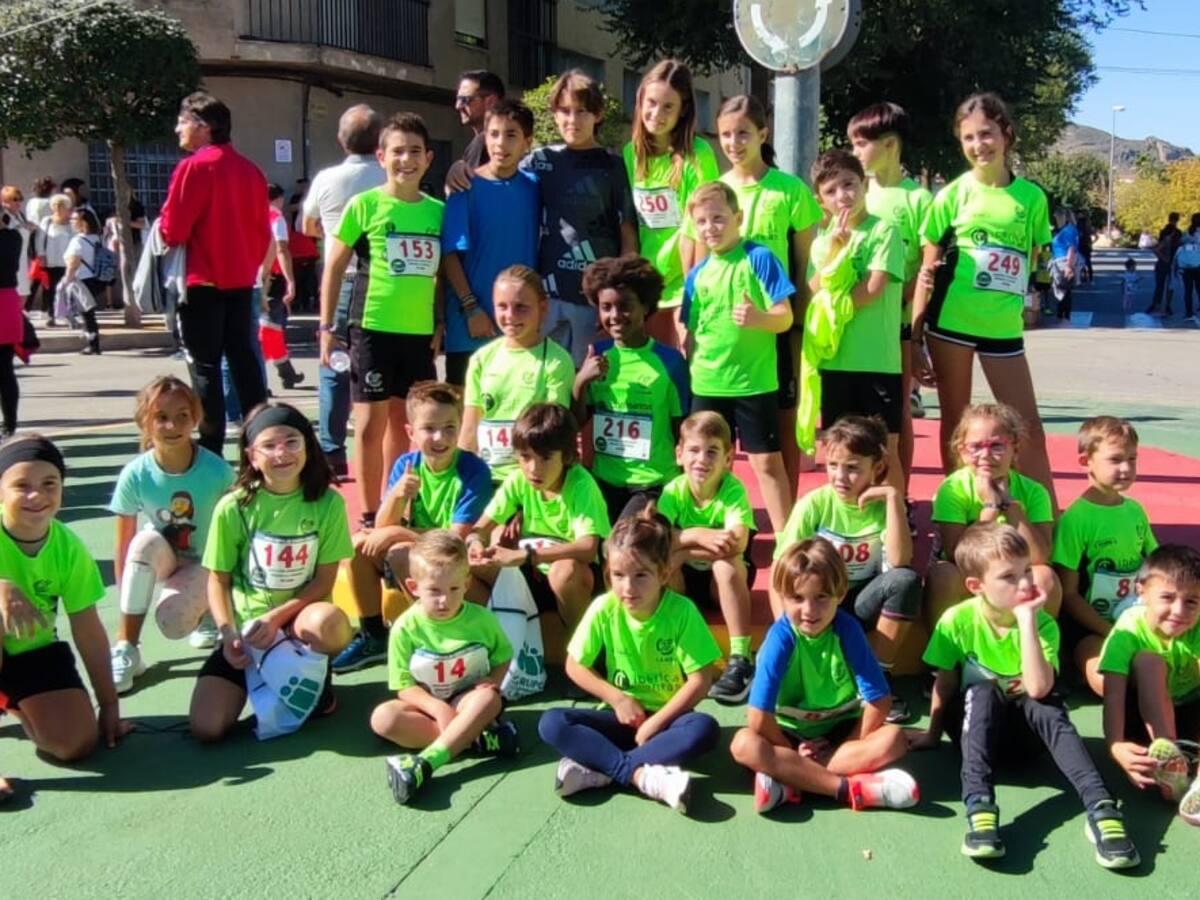 La Escuela del Club Atletismo Elda abrió en Onil, la competición de las pruebas combinadas comarcal