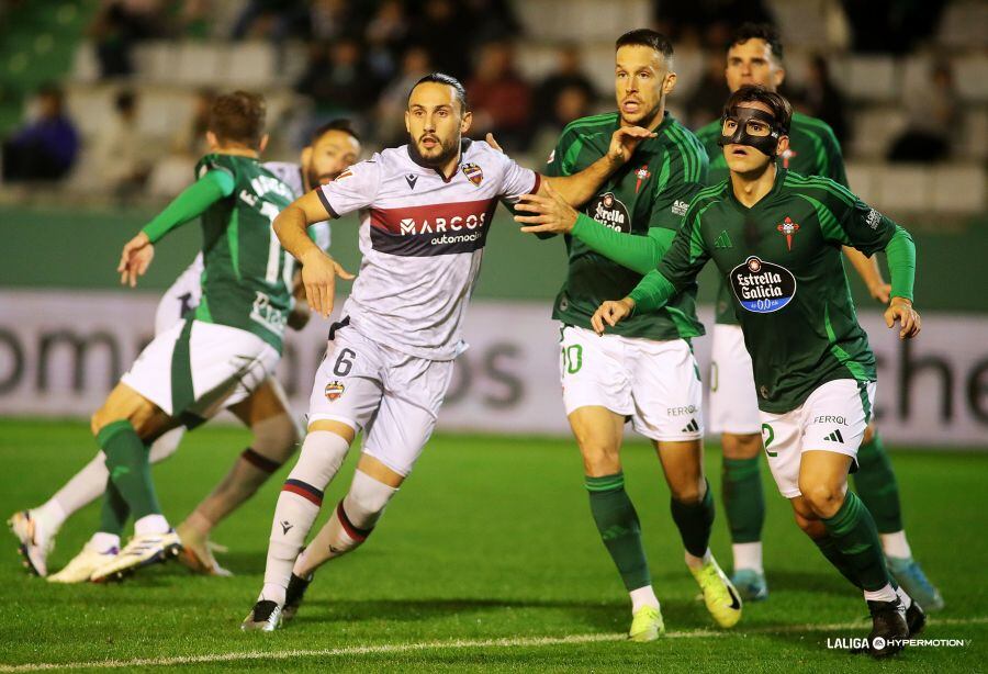 Imagen del Racing-Levante en A Malata (foto: LaLiga Hypermotion)