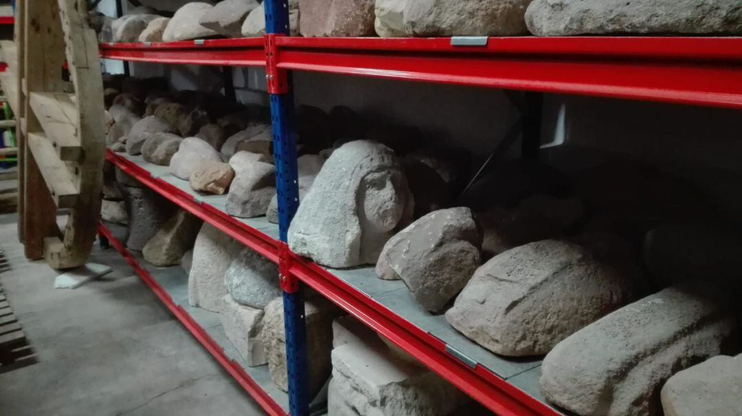 El nuevo almacén resguarda miles de piezas catalogadas del Museu de Menorca.