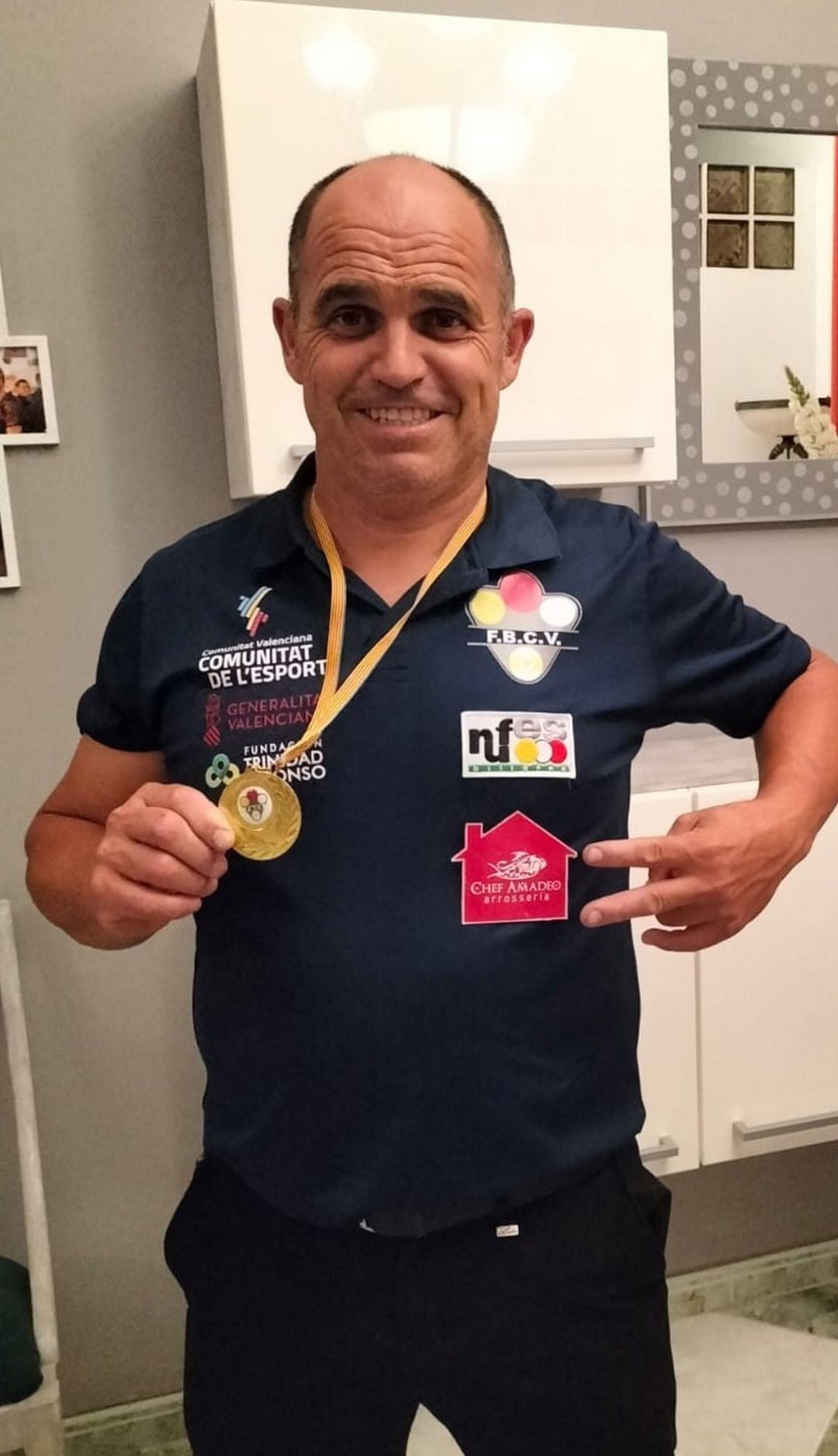 Jose Luis Pascual con la medalla de oro