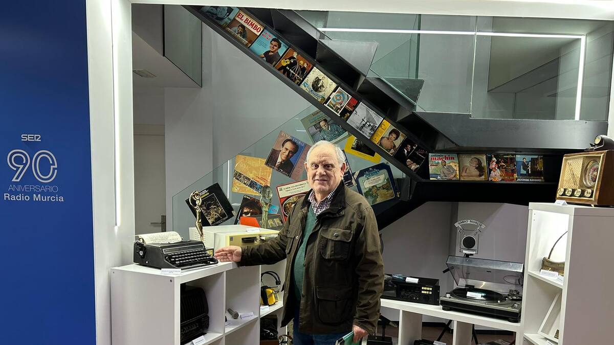 Los 90 años de Radio Murcia vistos por el dramaturgo César Oliva