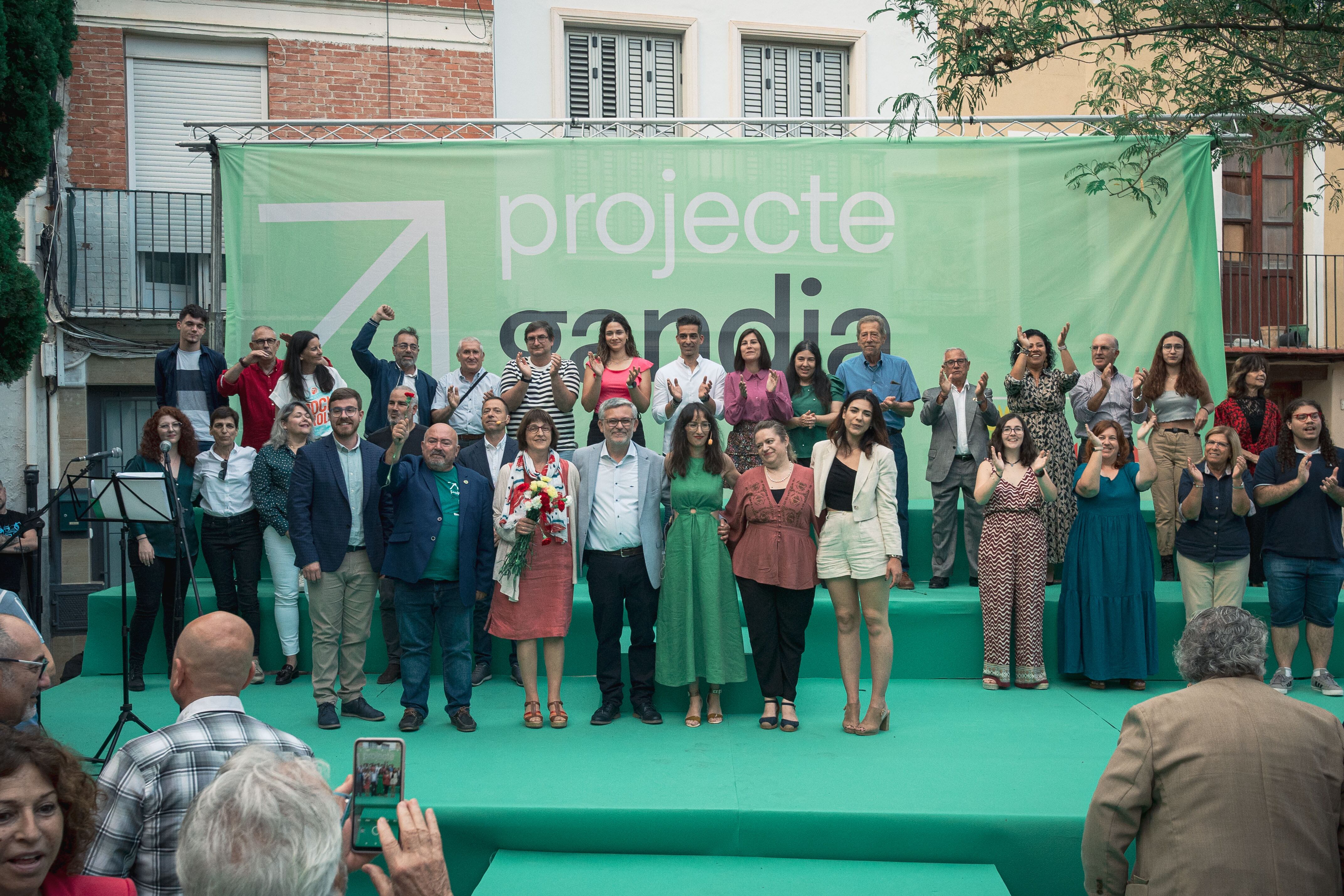 Miembros de la candidatura de de Projecte Gandia durante su presentación.