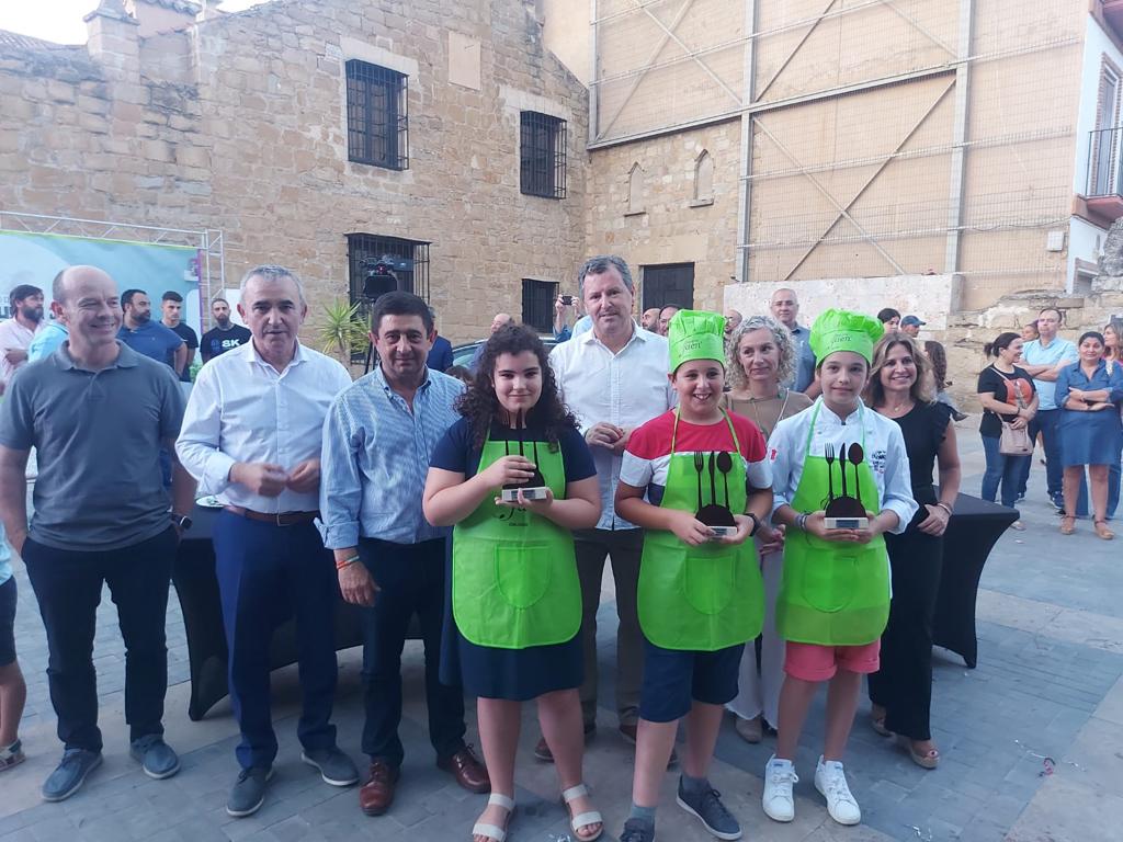 Foto de familia con los premiados en el concurso.