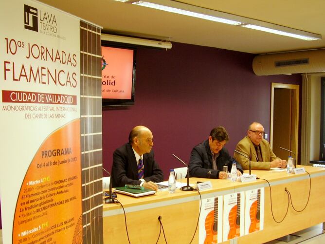 Pedro Sanz, coordinador de las Jornadas Flamencas, junto a José María Viteri y Mario Pérez Tápanes, de la FMC