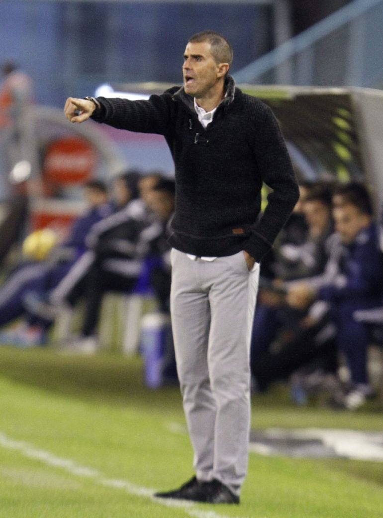 GRA388. VIGO (PONTEVEDRA), 29/11/2014.- El entrenador del Eibar, Gaizka Garitano, durante el partido de Liga en Primera División ante el Celta disputado esta noche en el estadio de Balaídos, en Vigo. EFE/Salvador Sas